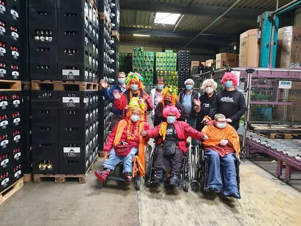 Gute-Laune-Botschafter mit Lachsaft